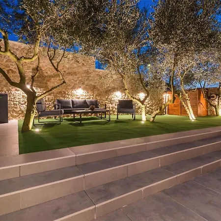 Luxurious In Poljaci Ferienhaus *