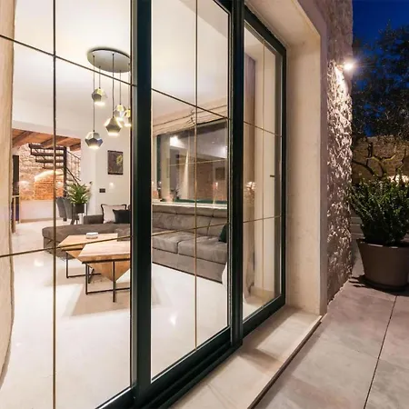 Ferienhaus Luxurious In Poljaci
