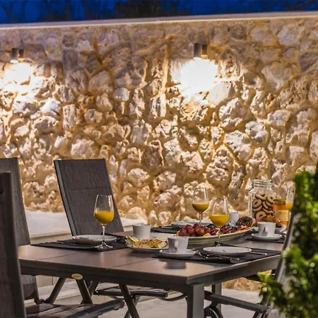 Luxurious In Poljaci Ferienhaus