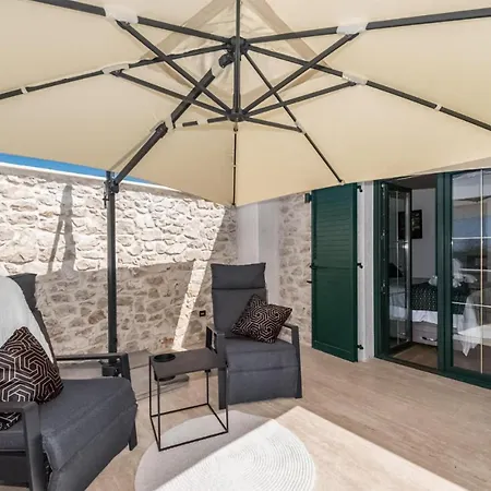 Pet Friendly In Poljaci With Kitchen Poljica (Zadar)