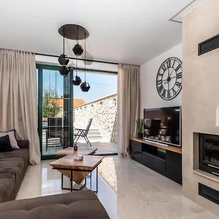 Semesterbostad Luxurious In Poljaci *