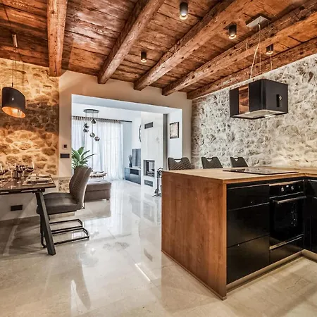 Semesterbostad Luxurious In Poljaci *