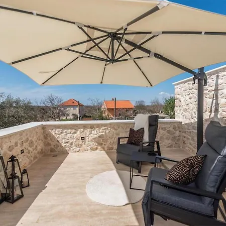 Pet Friendly In Poljaci With Kitchen *