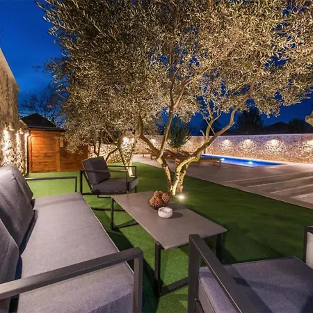 Pet Friendly In Poljaci With Kitchen