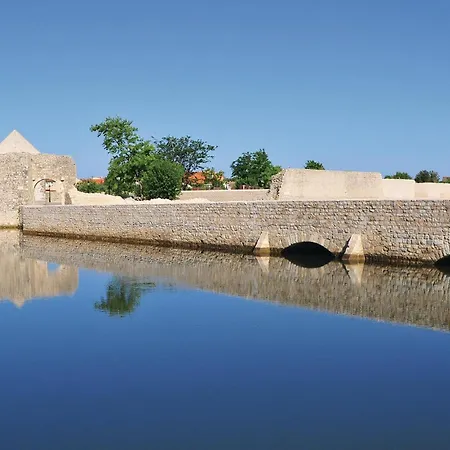 Pet Friendly In Poljaci With Kitchen Poljica (Zadar)
